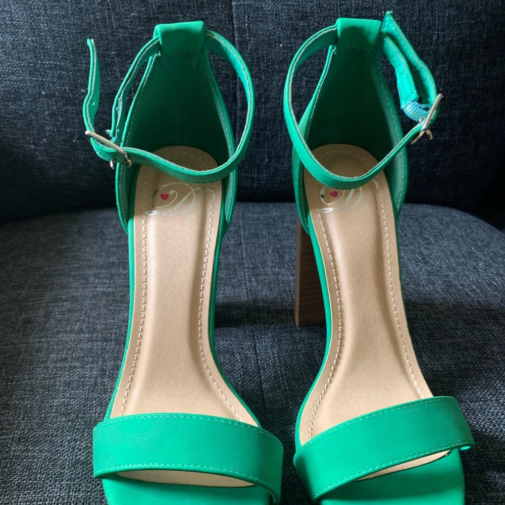 Heels - Picture 2 of 3